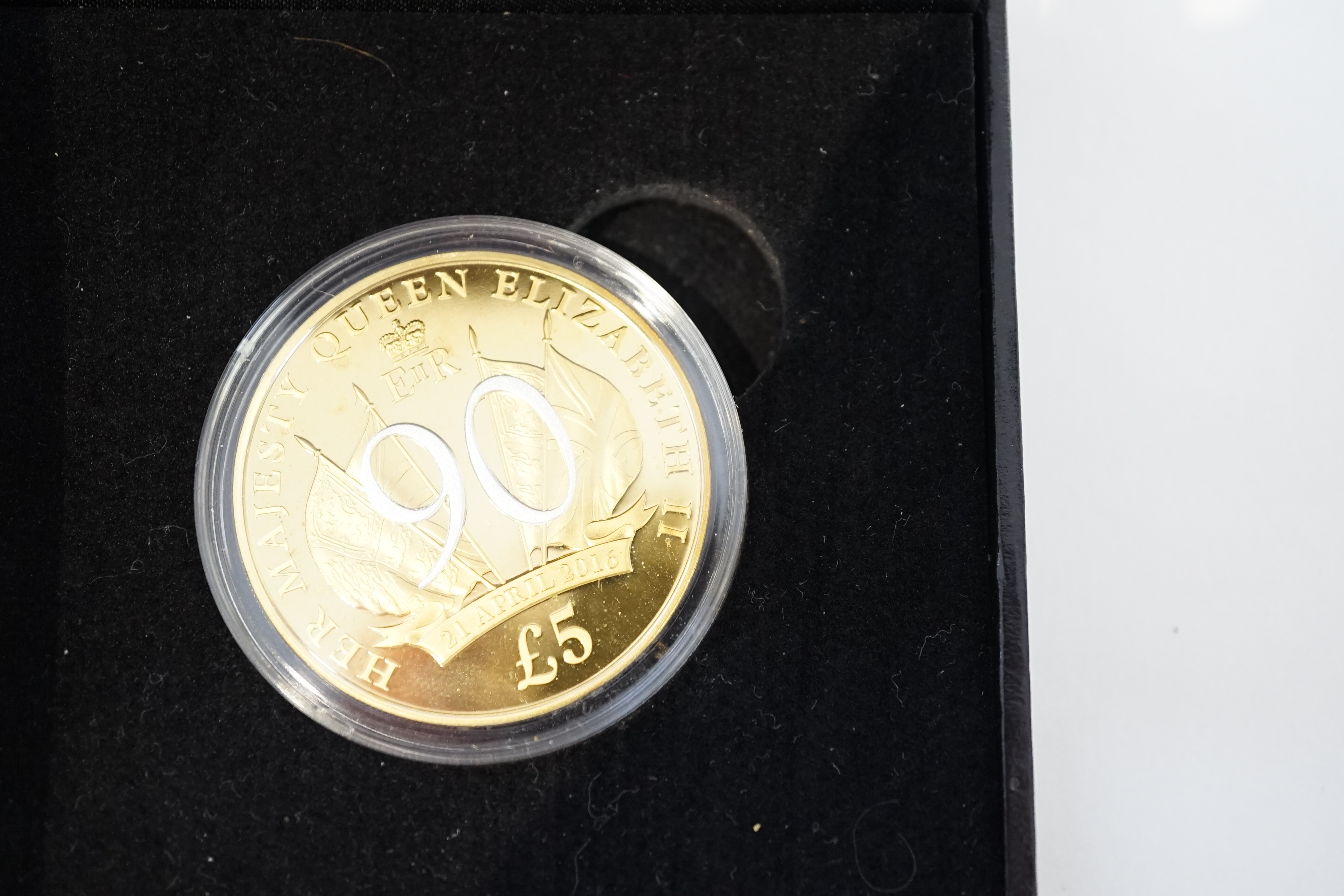 British coins, 1953 coronation coin and commemorative stamp set issued by Jubilee Mint, George V First World War maundy silver threepence set, issued by Bradford Exchange, a Bailiwick of Jersey £5, 2016 and Isle of Man o